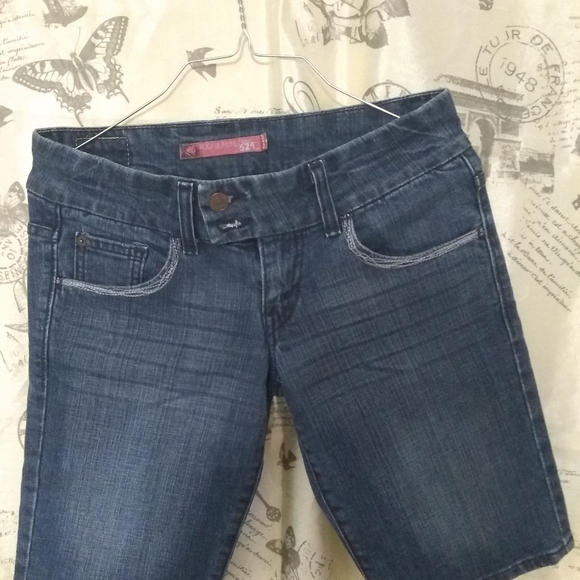 Women levi jean shorts 524 size 3 - Picture 3 of 6